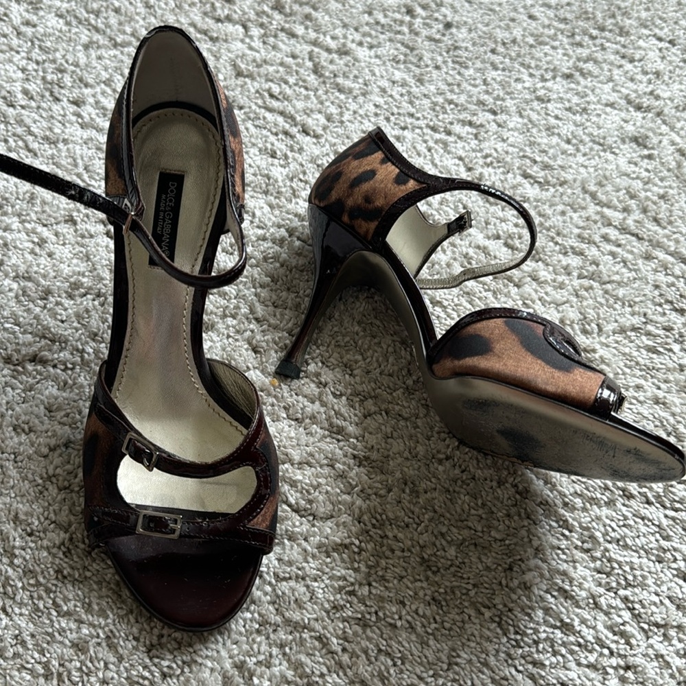 Dolce & Gabbana leopard heels. Size 37